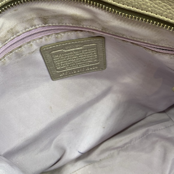 Coach shoulder/converts to cross body bag, silver pebbled leather hobo style - Picture 6 of 10